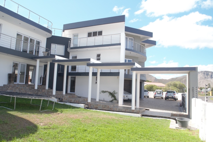 6 Bedroom Property for Sale in Perlemoenbaai Western Cape